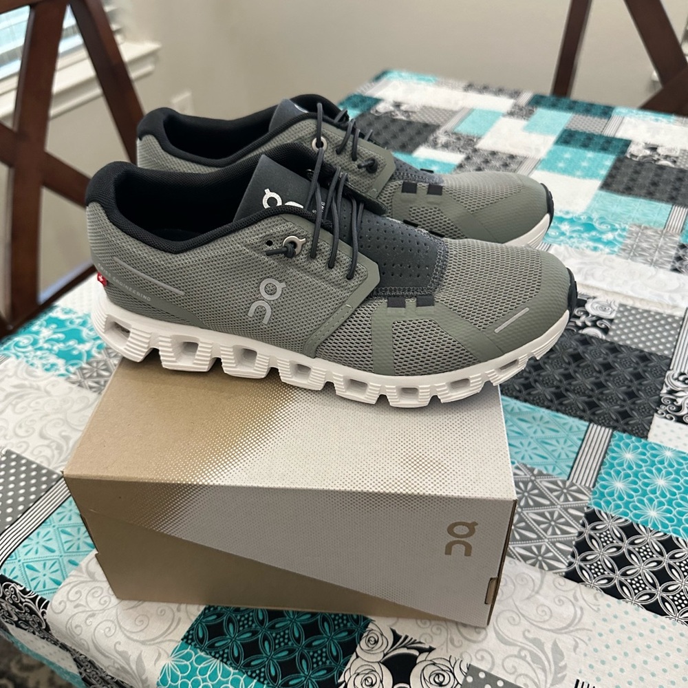 On Cloud 5 Kelp/Shadow Running Shoes